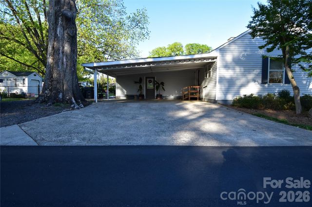 202 Mount Holly Huntersville Road, Huntersville, NC 28078