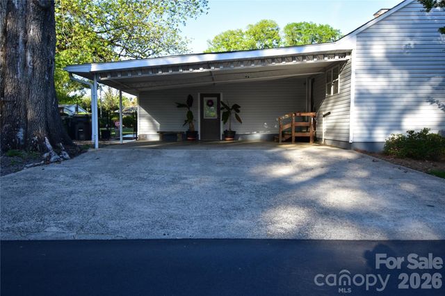 202 Mount Holly Huntersville Road, Huntersville, NC 28078