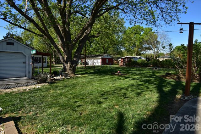 202 Mount Holly Huntersville Road, Huntersville, NC 28078