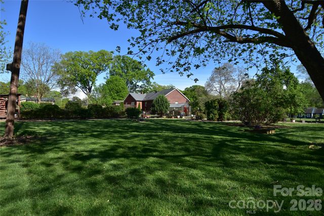 202 Mount Holly Huntersville Road, Huntersville, NC 28078