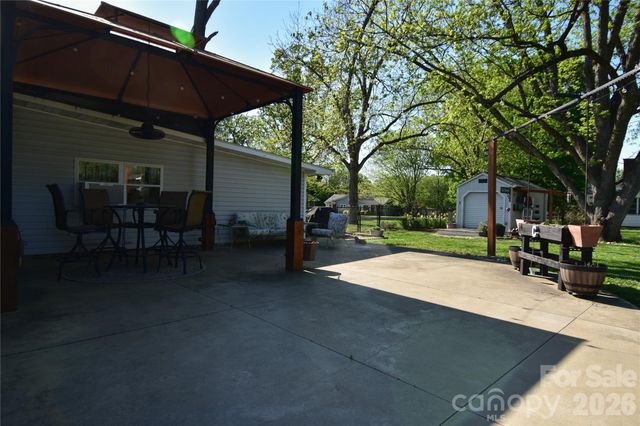 202 Mount Holly Huntersville Road, Huntersville, NC 28078