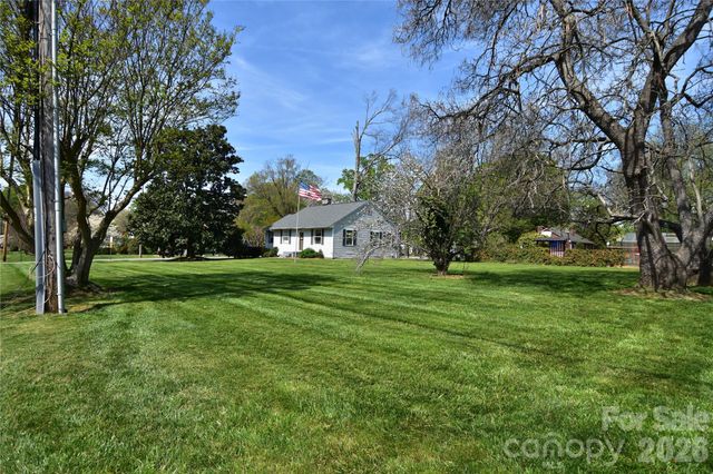 202 Mount Holly Huntersville Road, Huntersville, NC 28078