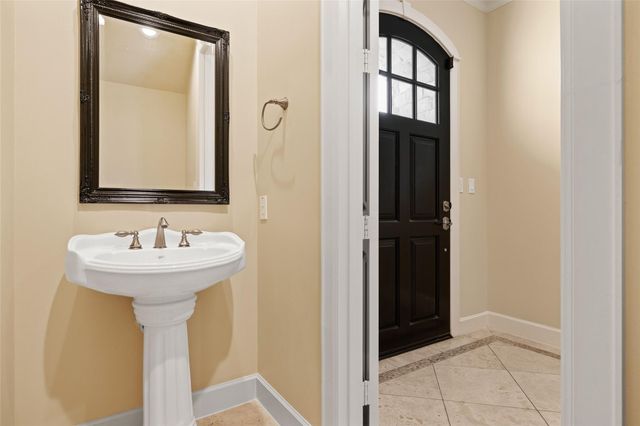 6310 Hermann Lake Drive, Houston, TX 77021