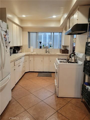 1934 Vineyard Avenue, Los Angeles, CA 90016
