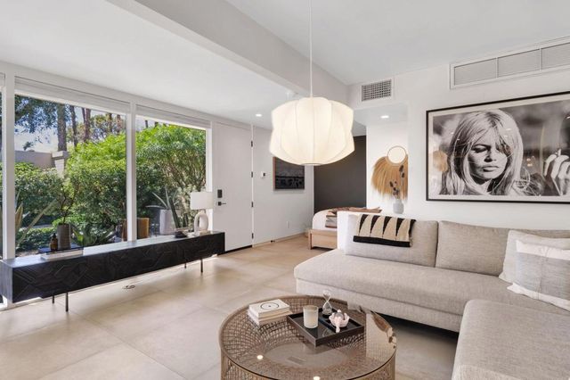 360 Cabrillo Road 103, Palm Springs, CA 92262