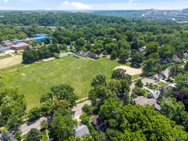 1713 Pontiac Trail, Ann Arbor, MI 48105