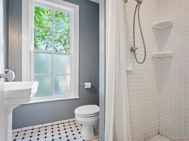 1713 Pontiac Trail, Ann Arbor, MI 48105