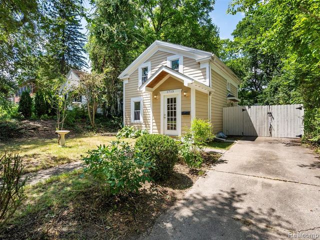 1713 Pontiac Trail, Ann Arbor, MI 48105