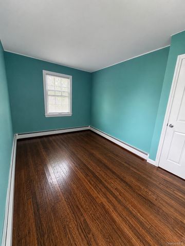 19 3rd Street, Lindenhurst, NY 11757
