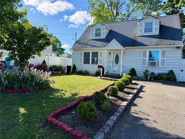 19 3rd Street, Lindenhurst, NY 11757