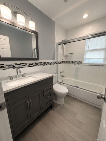 19 3rd Street, Lindenhurst, NY 11757