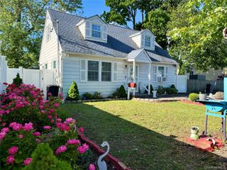 19 3rd Street, Lindenhurst, NY 11757