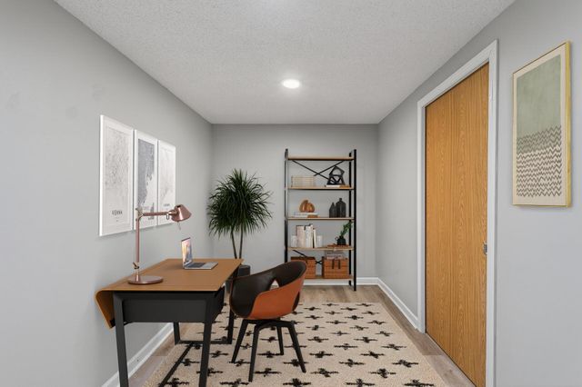 14430 Woodbridge Lane, Savage, MN 55378