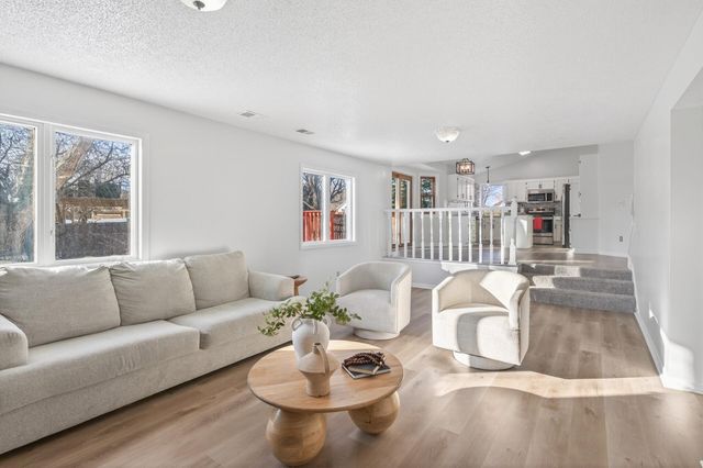 14430 Woodbridge Lane, Savage, MN 55378