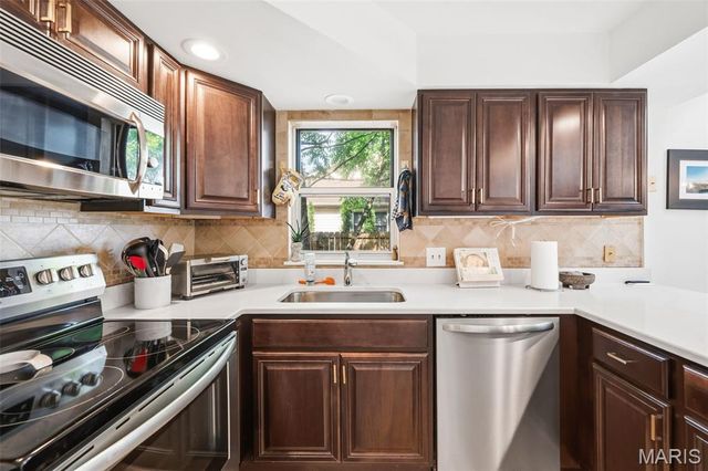 14954 Claymont Estates Drive, Chesterfield, MO 63017