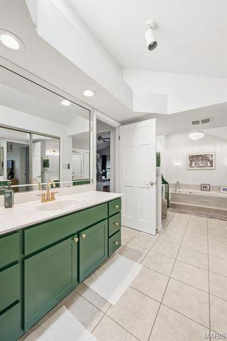 14954 Claymont Estates Drive, Chesterfield, MO 63017