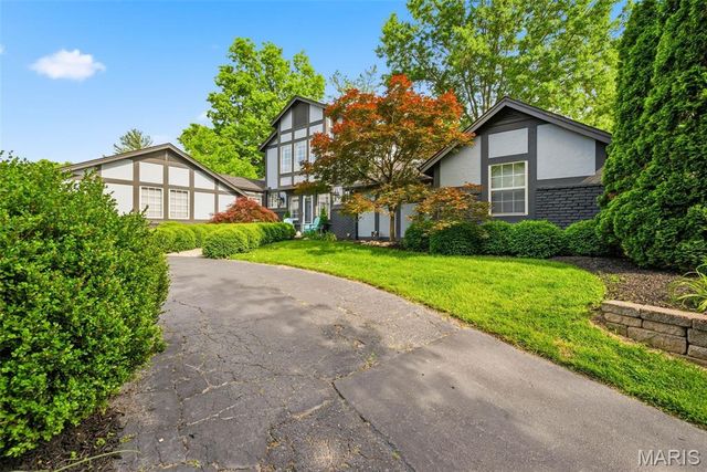 14954 Claymont Estates Drive, Chesterfield, MO 63017