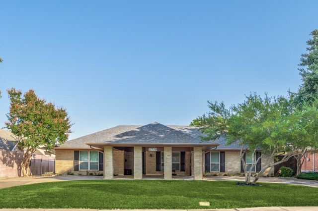 2719 N Surrey Drive, Carrollton, TX 75006
