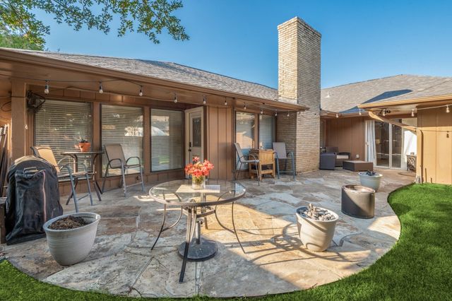 2719 N Surrey Drive, Carrollton, TX 75006