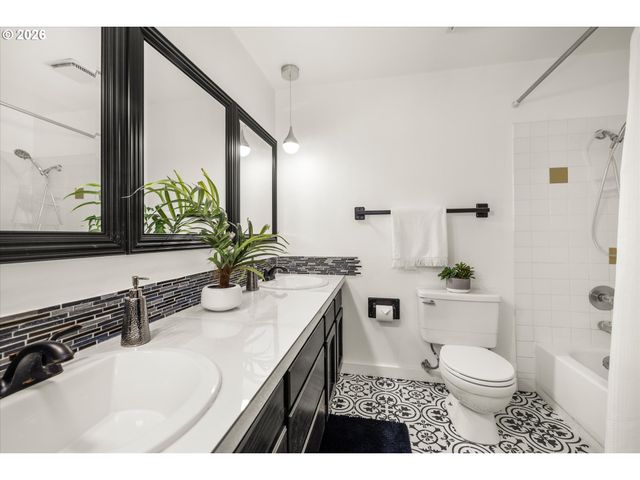 12950 Se MARISA Ct, Happy Valley, OR 97086