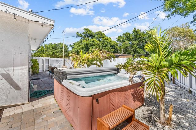 2082 ORCHID STREET, Sarasota, FL 34239