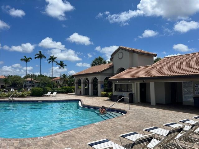 10791 NW 14th Street 303, Plantation, FL 33322