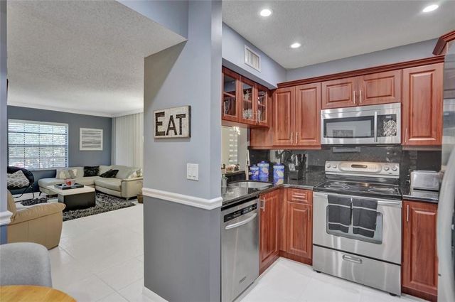 10791 NW 14th Street 303, Plantation, FL 33322