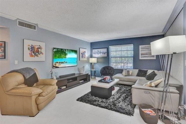 10791 NW 14th Street 303, Plantation, FL 33322