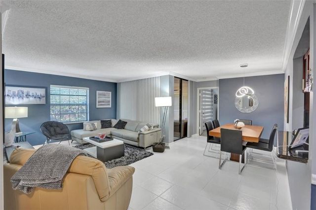 10791 NW 14th Street 303, Plantation, FL 33322