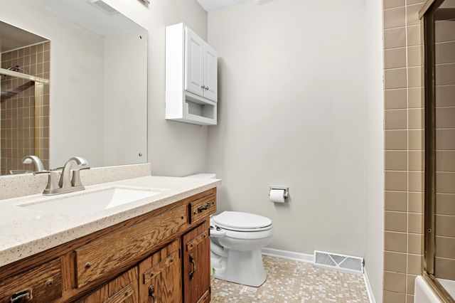 6017 68th Street, Kenosha, WI 53142