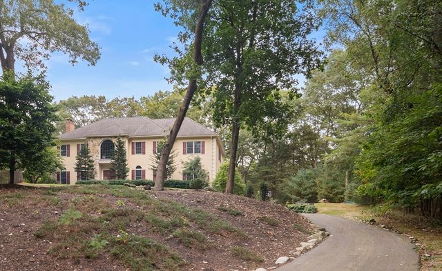 62 Walpole St, Dover, MA 02030