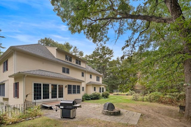 62 Walpole St, Dover, MA 02030