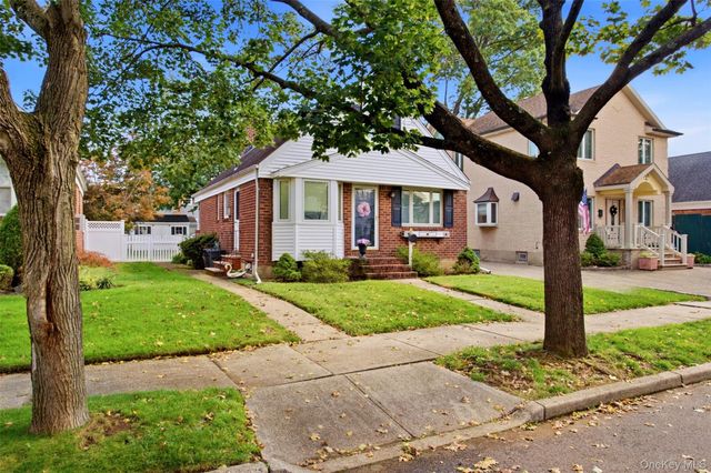 8029 259th Street, Glen Oaks, NY 11004