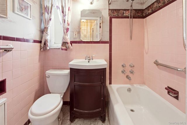 8029 259th Street, Glen Oaks, NY 11004