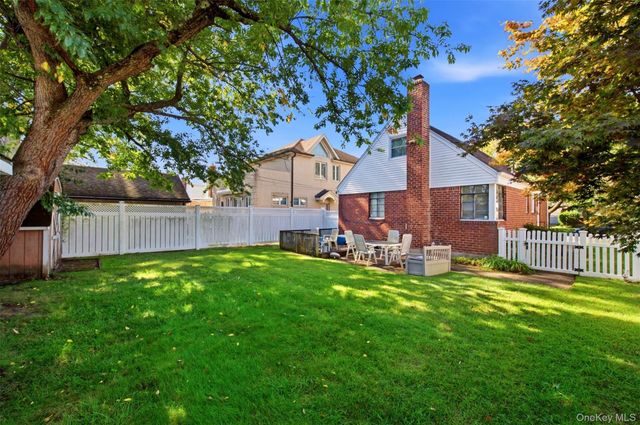 8029 259th Street, Glen Oaks, NY 11004