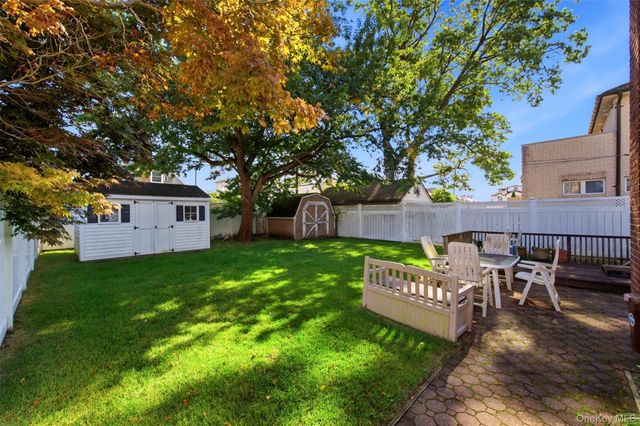 8029 259th Street, Glen Oaks, NY 11004
