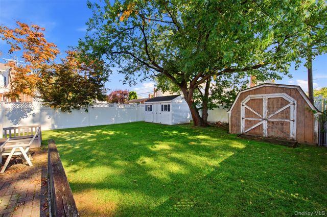 8029 259th Street, Glen Oaks, NY 11004