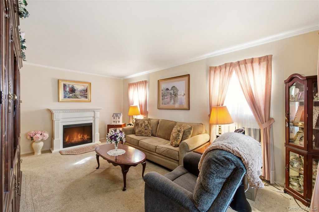 8029 259th Street, Glen Oaks, NY 11004 — photo 4