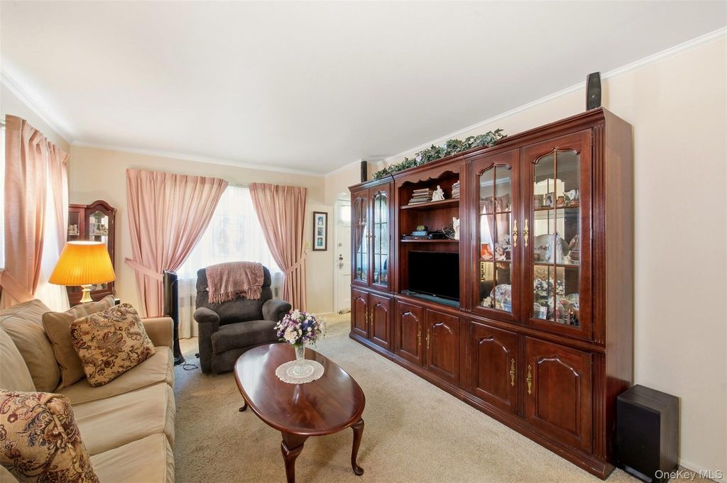 8029 259th Street, Glen Oaks, NY 11004 — photo 5