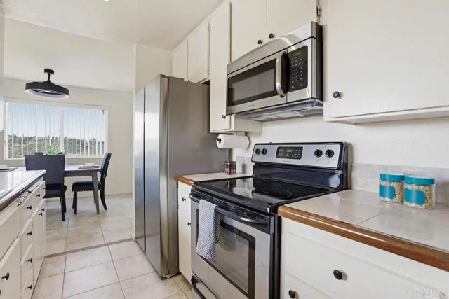 6394 Caminito Lazaro, San Diego, CA 92111