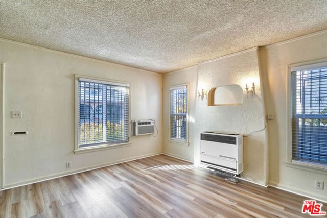 1046 S Kenmore Avenue, Los Angeles, CA 90006