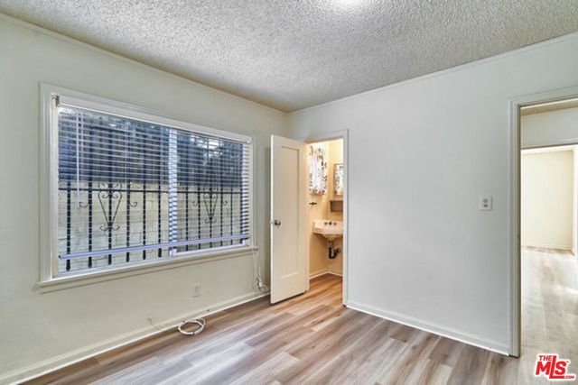 1046 S Kenmore Avenue, Los Angeles, CA 90006