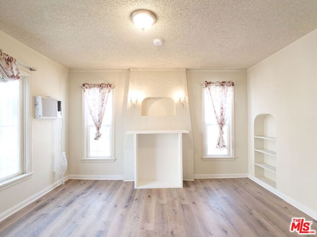 1046 S Kenmore Avenue, Los Angeles, CA 90006