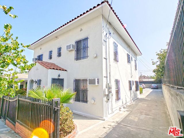 1046 S Kenmore Avenue, Los Angeles, CA 90006