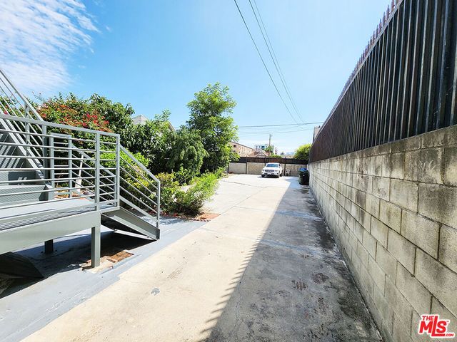 1046 S Kenmore Avenue, Los Angeles, CA 90006