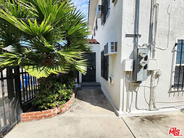 1046 S Kenmore Avenue, Los Angeles, CA 90006