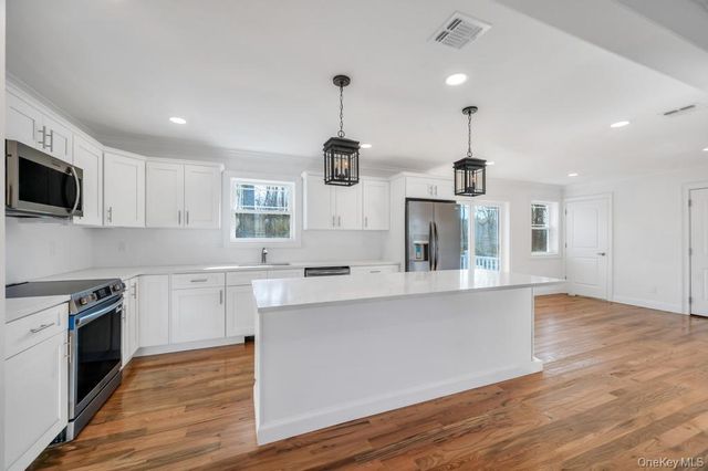512 Starlight Drive, Shirley, NY 11967