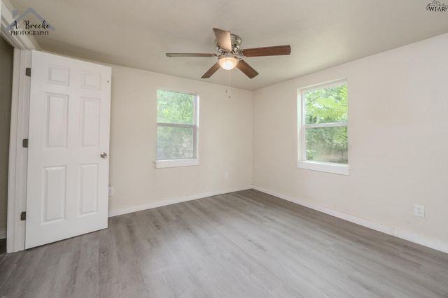 924 FALLS DRIVE, Wichita Falls, TX 76306