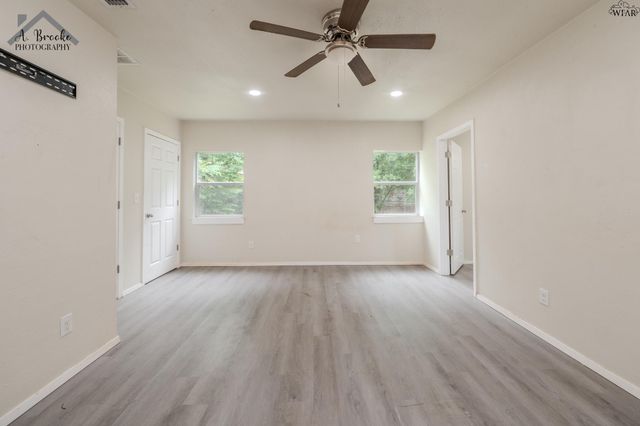 924 FALLS DRIVE, Wichita Falls, TX 76306
