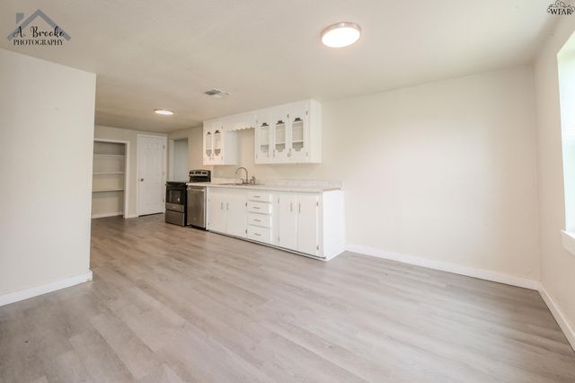 924 FALLS DRIVE, Wichita Falls, TX 76306